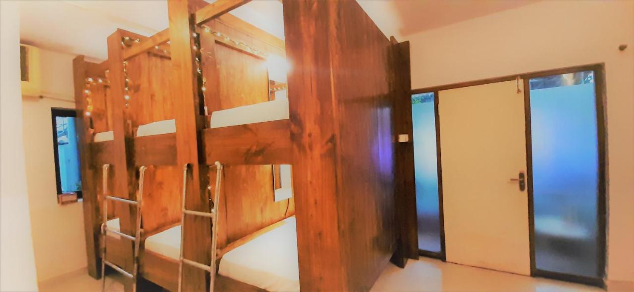 Wtf My House Hotell Baga Exteriör bild